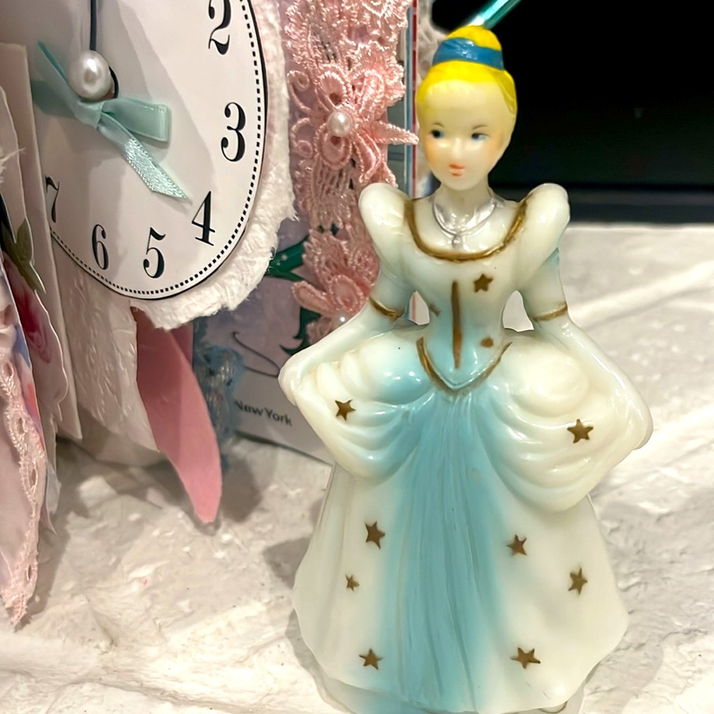 🩵🎀Vintage 1960’s Hong Kong Disney Cinderella Cake Topper Figure 🎀🩵